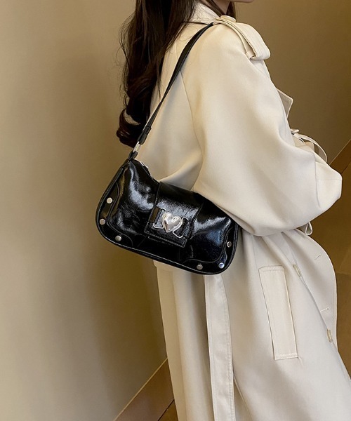 lilful(リルフル)の「ハートモチーフミニボストンショルダーバッグ(ショルダーバッグ・レディース・ブラック/ピンク/ホワイト/シルバー・F)」の12枚目の写真
