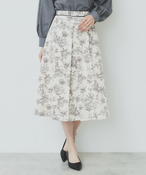 index（インデックス）の「フラワープリントフレアスカート【洗濯機洗い可/イージーアイロン】（スカート・レディース・チャコール/アイボリー系/ベージュ系その他4・36/38/40/42）」の16枚目の写真