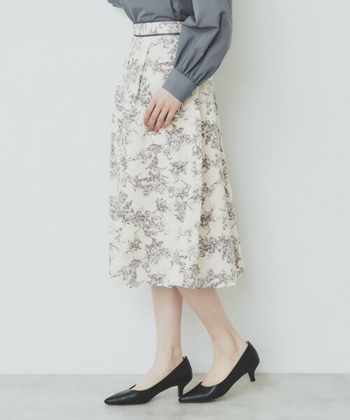 index（インデックス）の「フラワープリントフレアスカート【洗濯機洗い可/イージーアイロン】（スカート・レディース・チャコール/アイボリー系/ベージュ系その他4・36/38/40/42）」の17枚目の写真