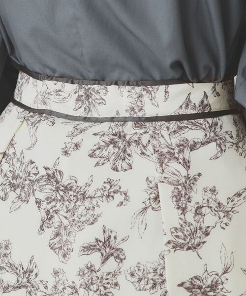 index（インデックス）の「フラワープリントフレアスカート【洗濯機洗い可/イージーアイロン】（スカート・レディース・チャコール/アイボリー系/ベージュ系その他4・36/38/40/42）」の21枚目の写真