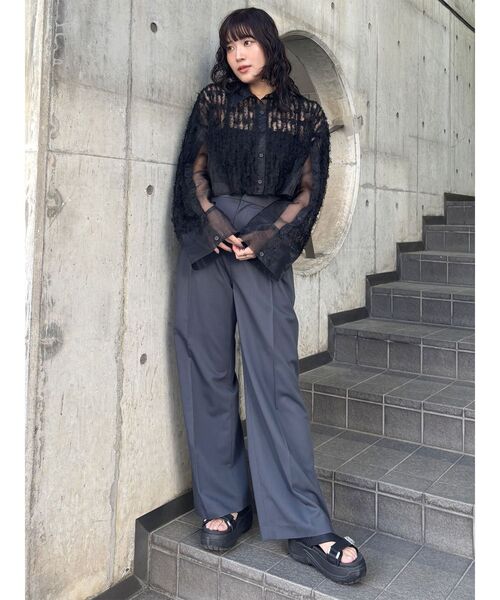 MURUA(ムルーア)の「レースクロップド2WAYシアーシャツ(シャツ/ブラウス・レディース・ホワイト/ブラック・FREE)」の11枚目の写真