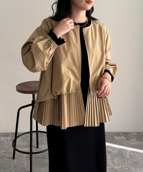 fredy emue（フレディエミュ）の「裾プリーツジップブルゾン（ブルゾン・レディース・ベージュ/イエロー・38）」の21枚目の写真