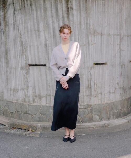 URBAN RESEARCH(アーバンリサーチ)の「『2サイズ展開』キュプラサテンストレートスカート(スカート・レディース・ブラウン/ブラック/ベージュ・38/36)」の15枚目の写真