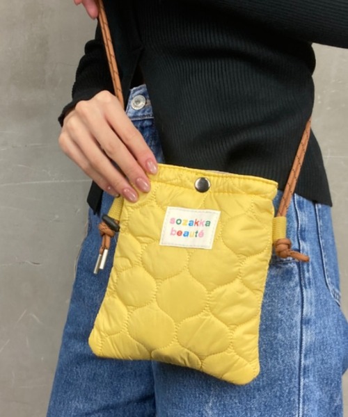 tolene(トレネ)の「もこもこ キルティング アウトドアロープ ミニバッグ ショルダーバッグ(ショルダーバッグ・レディース・ホワイト/イエロー・ONE SIZE)」の2枚目の写真