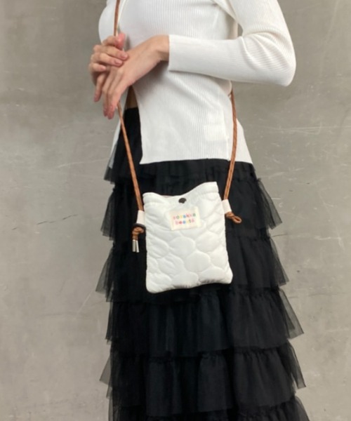 tolene(トレネ)の「もこもこ キルティング アウトドアロープ ミニバッグ ショルダーバッグ(ショルダーバッグ・レディース・ホワイト/イエロー・ONE SIZE)」の3枚目の写真