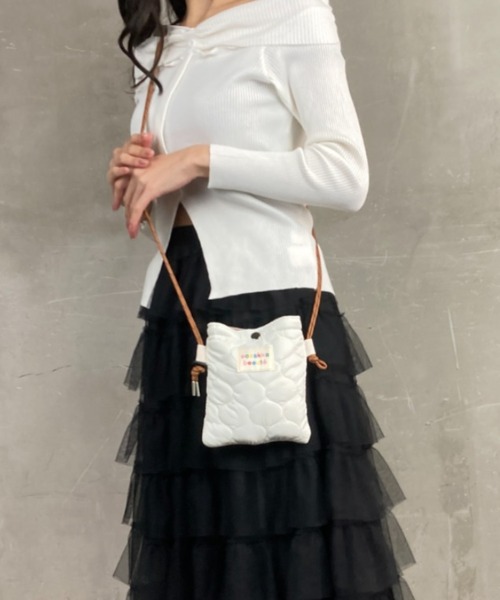 tolene(トレネ)の「もこもこ キルティング アウトドアロープ ミニバッグ ショルダーバッグ(ショルダーバッグ・レディース・ホワイト/イエロー・ONE SIZE)」の4枚目の写真
