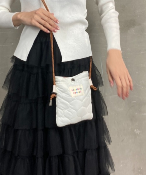 tolene(トレネ)の「もこもこ キルティング アウトドアロープ ミニバッグ ショルダーバッグ(ショルダーバッグ・レディース・ホワイト/イエロー・ONE SIZE)」の5枚目の写真