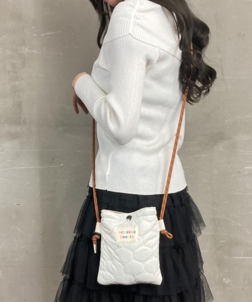 tolene(トレネ)の「もこもこ キルティング アウトドアロープ ミニバッグ ショルダーバッグ(ショルダーバッグ・レディース・ホワイト/イエロー・ONE SIZE)」の9枚目の写真