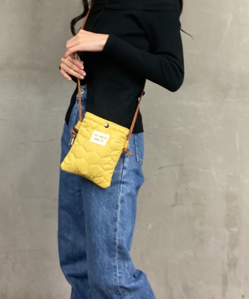 tolene(トレネ)の「もこもこ キルティング アウトドアロープ ミニバッグ ショルダーバッグ(ショルダーバッグ・レディース・ホワイト/イエロー・ONE SIZE)」の19枚目の写真