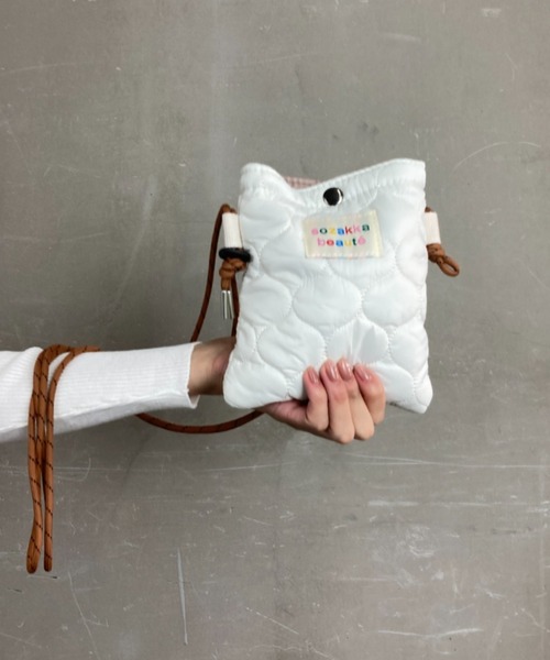 tolene(トレネ)の「もこもこ キルティング アウトドアロープ ミニバッグ ショルダーバッグ(ショルダーバッグ・レディース・ホワイト/イエロー・ONE SIZE)」の11枚目の写真