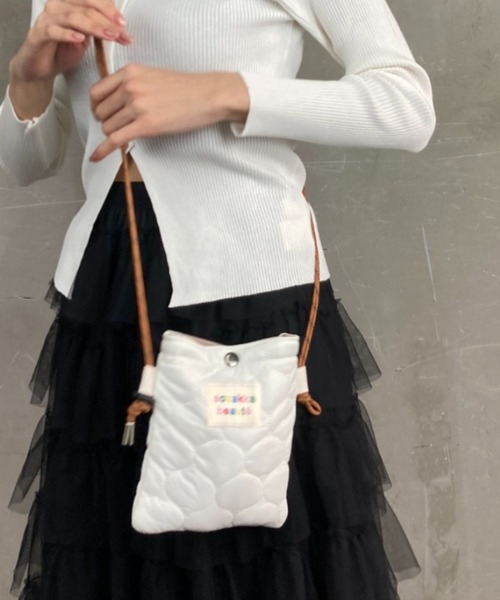tolene(トレネ)の「もこもこ キルティング アウトドアロープ ミニバッグ ショルダーバッグ(ショルダーバッグ・レディース・ホワイト/イエロー・ONE SIZE)」の10枚目の写真