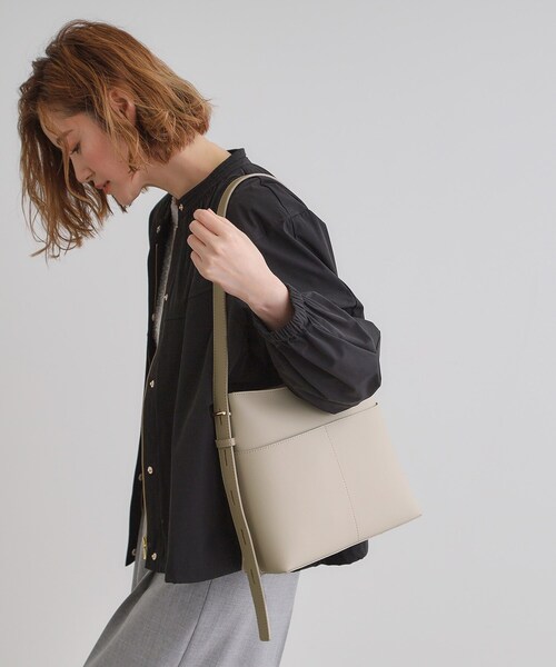 grove（グローブ）の「【雑誌掲載】Tバーワンショルダー（ショルダーバッグ・レディース・ライトグレー/ブラック/アイボリー・00）」の7枚目の写真