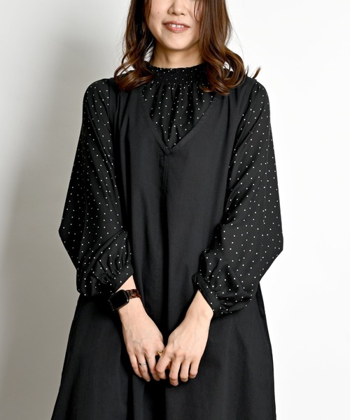 MARAI(マーライ)の「ドット柄シャーリングブラウス 長袖(シャツ/ブラウス・レディース・ブラック/ホワイト/ネイビー/ベージュ・フリー)」の3枚目の写真