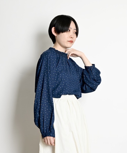 MARAI(マーライ)の「ドット柄シャーリングブラウス 長袖(シャツ/ブラウス・レディース・ブラック/ホワイト/ネイビー/ベージュ・フリー)」の17枚目の写真