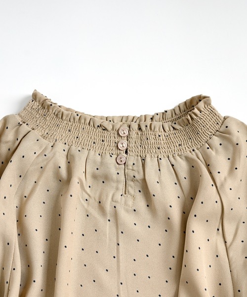 MARAI(マーライ)の「ドット柄シャーリングブラウス 長袖(シャツ/ブラウス・レディース・ブラック/ホワイト/ネイビー/ベージュ・フリー)」の22枚目の写真