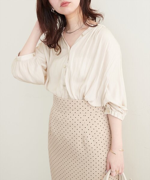 natural couture（ナチュラルクチュール）の「とろみサテン7分袖ブラウス（シャツ/ブラウス・レディース・アイボリー/ピンクベージュ/サックスブルー/グレイッシュベージュ/チャコールグレー/ラベンダー/ネイビー/ドット/ストライプ・FREE）」の13枚目の写真
