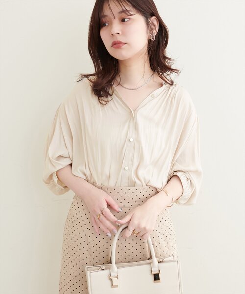 natural couture（ナチュラルクチュール）の「とろみサテン7分袖ブラウス（シャツ/ブラウス・レディース・アイボリー/ピンクベージュ/サックスブルー/グレイッシュベージュ/チャコールグレー/ラベンダー/ネイビー/ドット/ストライプ・FREE）」の14枚目の写真