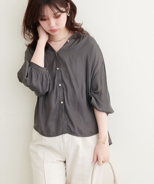 natural couture（ナチュラルクチュール）の「とろみサテン7分袖ブラウス（シャツ/ブラウス・レディース・アイボリー/ピンクベージュ/サックスブルー/グレイッシュベージュ/チャコールグレー/ラベンダー/ネイビー/ドット/ストライプ・FREE）」の19枚目の写真