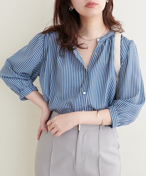 natural couture（ナチュラルクチュール）の「とろみサテン7分袖ブラウス（シャツ/ブラウス・レディース・アイボリー/ピンクベージュ/サックスブルー/グレイッシュベージュ/チャコールグレー/ラベンダー/ネイビー/ドット/ストライプ・FREE）」の8枚目の写真