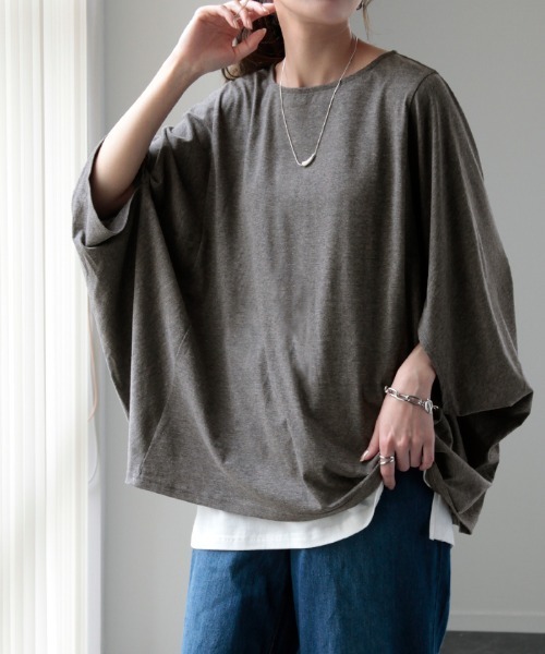 HUG.U(ハグユー)の「「ストンっと落ち感」ドルマンTシャツ(Tシャツ/カットソー・レディース・ロイヤルブルー/ブラック/レッド/ホワイト/ライトグレー・FREE)」の4枚目の写真