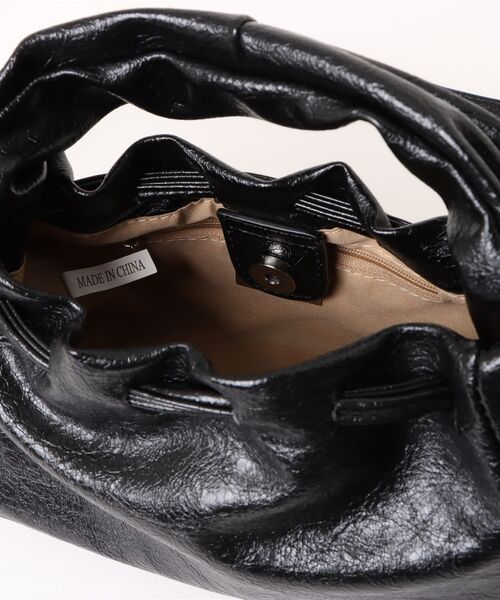 BarcosBlue（バルコスブルー）の「【BarcosBlue/バルコスブルー】メタリック2way巾着バッグ（ハンドバッグ・レディース・シルバー/ブラック・ONE SIZE）」の9枚目の写真