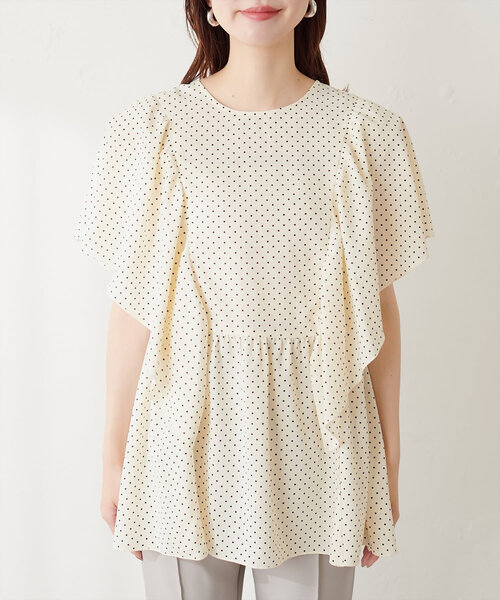 natural couture(ナチュラルクチュール)の「WEB限定 /【mamamo】ヴィンテージサテンラッフルブラウス(シャツ/ブラウス・レディース・ピンク/その他1/グレイッシュベージュ/チャコールグレー・FREE)」の5枚目の写真