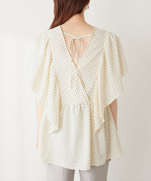 natural couture(ナチュラルクチュール)の「WEB限定 /【mamamo】ヴィンテージサテンラッフルブラウス(シャツ/ブラウス・レディース・ピンク/その他1/グレイッシュベージュ/チャコールグレー・FREE)」の7枚目の写真