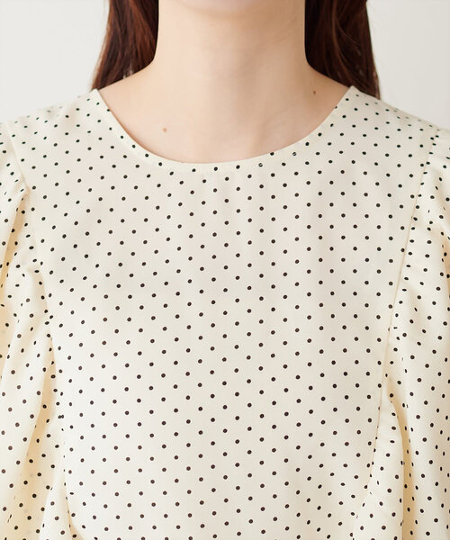 natural couture(ナチュラルクチュール)の「WEB限定 /【mamamo】ヴィンテージサテンラッフルブラウス(シャツ/ブラウス・レディース・ピンク/その他1/グレイッシュベージュ/チャコールグレー・FREE)」の8枚目の写真