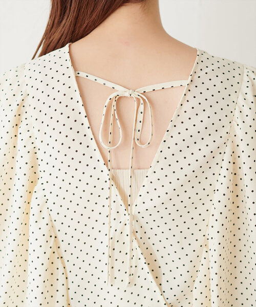 natural couture(ナチュラルクチュール)の「WEB限定 /【mamamo】ヴィンテージサテンラッフルブラウス(シャツ/ブラウス・レディース・ピンク/その他1/グレイッシュベージュ/チャコールグレー・FREE)」の9枚目の写真