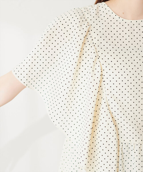 natural couture(ナチュラルクチュール)の「WEB限定 /【mamamo】ヴィンテージサテンラッフルブラウス(シャツ/ブラウス・レディース・ピンク/その他1/グレイッシュベージュ/チャコールグレー・FREE)」の11枚目の写真