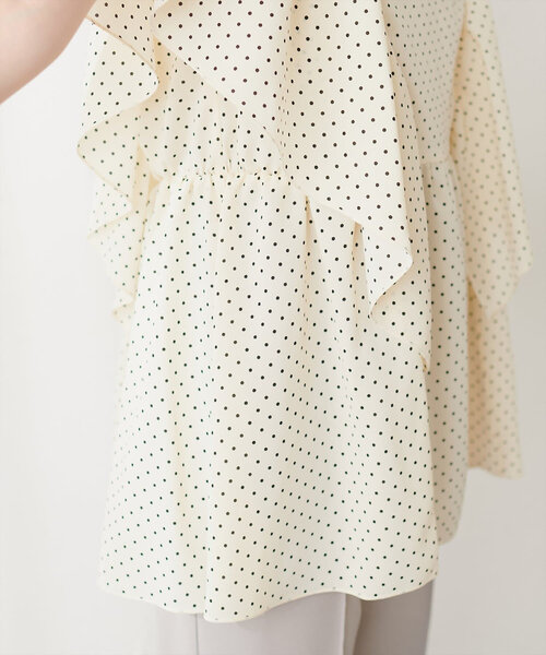 natural couture(ナチュラルクチュール)の「WEB限定 /【mamamo】ヴィンテージサテンラッフルブラウス(シャツ/ブラウス・レディース・ピンク/その他1/グレイッシュベージュ/チャコールグレー・FREE)」の12枚目の写真