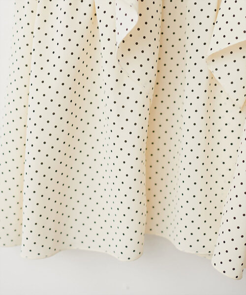 natural couture(ナチュラルクチュール)の「WEB限定 /【mamamo】ヴィンテージサテンラッフルブラウス(シャツ/ブラウス・レディース・ピンク/その他1/グレイッシュベージュ/チャコールグレー・FREE)」の13枚目の写真