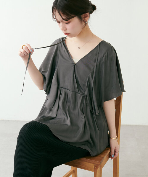 natural couture(ナチュラルクチュール)の「WEB限定 /【mamamo】ヴィンテージサテンラッフルブラウス(シャツ/ブラウス・レディース・ピンク/その他1/グレイッシュベージュ/チャコールグレー・FREE)」の16枚目の写真