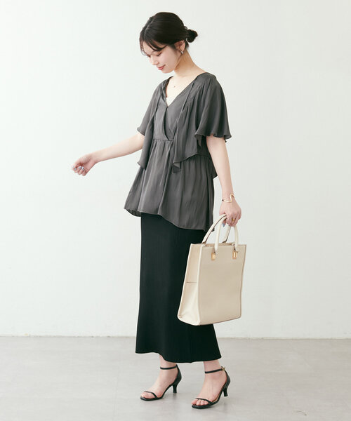 natural couture(ナチュラルクチュール)の「WEB限定 /【mamamo】ヴィンテージサテンラッフルブラウス(シャツ/ブラウス・レディース・ピンク/その他1/グレイッシュベージュ/チャコールグレー・FREE)」の20枚目の写真