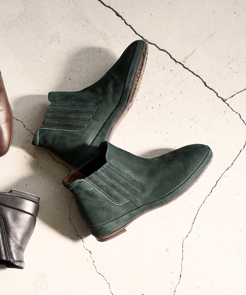 D'ICI（ディッシィ）の「サイドゴアシンプルショートブーツ（ブーツ・レディース・その他10/グリーン系その他5/ブラック/ワンウォッシュ・22cm/22.5cm/23cm/23.5cm/24cm/24.5cm/25cm）」の3枚目の写真