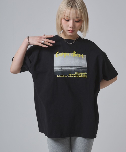 ENVYM(アンビー)の「フォトプリントビックシルエットTシャツ(Tシャツ/カットソー・レディース・ブラック/ホワイト・FREE)」の2枚目の写真