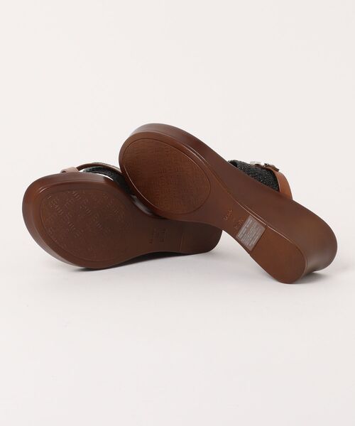 ITALIAN SHOEMAKERS(イタリアンシューメーカー)の「【ITALIAN SHOEMAKERS】クロスストラップトングミュールサンダル(952346)(サンダル・レディース・ベージュ/ブラック・38/35/36/37)」の4枚目の写真