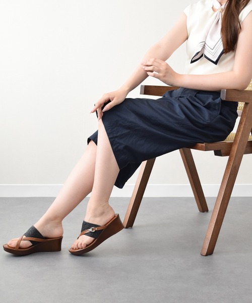 ITALIAN SHOEMAKERS(イタリアンシューメーカー)の「【ITALIAN SHOEMAKERS】クロスストラップトングミュールサンダル(952346)(サンダル・レディース・ベージュ/ブラック・38/35/36/37)」の13枚目の写真
