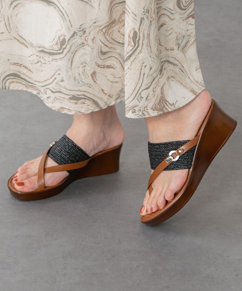 ITALIAN SHOEMAKERS(イタリアンシューメーカー)の「【ITALIAN SHOEMAKERS】クロスストラップトングミュールサンダル(952346)(サンダル・レディース・ベージュ/ブラック・38/35/36/37)」の15枚目の写真