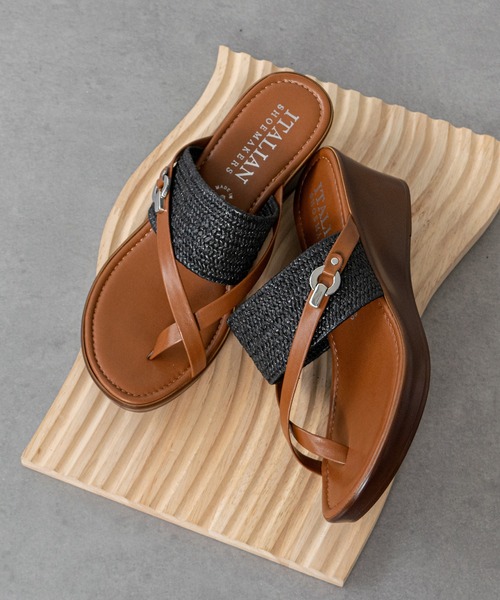 ITALIAN SHOEMAKERS(イタリアンシューメーカー)の「【ITALIAN SHOEMAKERS】クロスストラップトングミュールサンダル(952346)(サンダル・レディース・ベージュ/ブラック・38/35/36/37)」の14枚目の写真