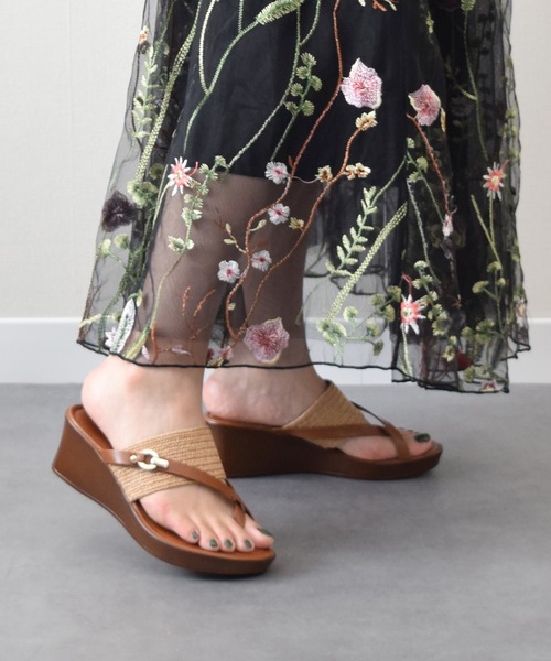 ITALIAN SHOEMAKERS(イタリアンシューメーカー)の「【ITALIAN SHOEMAKERS】クロスストラップトングミュールサンダル(952346)(サンダル・レディース・ベージュ/ブラック・38/35/36/37)」の7枚目の写真