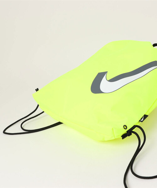 San-ai Resort 三愛水着楽園（サンアイリゾート　サンアイミズギラクエン）の「【NIKE】ナイキ SS25 ベーシックドローストリングプールバッグ（スイムグッズ・レディース・イエロー/グレー/ネイビー/ブラック・ONE SIZE）」の10枚目の写真