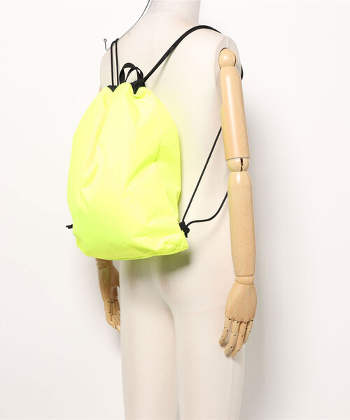 San-ai Resort 三愛水着楽園（サンアイリゾート　サンアイミズギラクエン）の「【NIKE】ナイキ SS25 ベーシックドローストリングプールバッグ（スイムグッズ・レディース・イエロー/グレー/ネイビー/ブラック・ONE SIZE）」の12枚目の写真