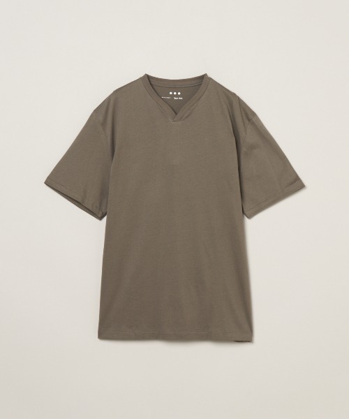 three dots(スリードッツ)の「サンデッドジャージー スキッパー Tシャツ(Tシャツ/カットソー・メンズ・ダークオリーブ/ホワイト/ライトグレー/ネイビー/ブラック/ブラウン系その他・MEDIUM/LARGE/SMALL/X-LARGE)」の5枚目の写真