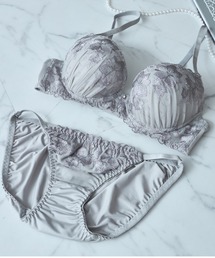 Dolce Fiora(h`FtBI)̏_炩Sñ[hJbvuV[c(u&V[c)