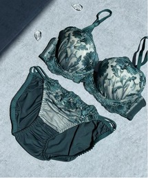 Dolce Fiora(h`FtBI)̏_炩Sñ[hJbvuV[c(u&V[c)