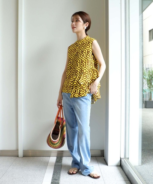 Jines(ジネス)の「ジオメトリックプリントノースリブラウス(シャツ/ブラウス・レディース・イエロー・38)」の2枚目の写真