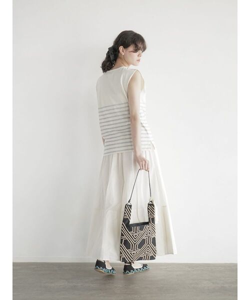 FIKA.(フィーカ)の「Button detail border T-shirt(Tシャツ/カットソー・レディース・ブルー/ブラック・FREE)」の6枚目の写真