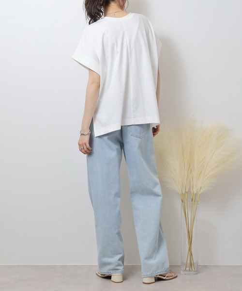 hunch(ハンチ)の「hunch 紫外線で色が変わる。文字ロゴプリント ボクシーシルエット Tシャツ(Tシャツ/カットソー・レディース・グレイッシュベージュ/レモンイエロー/ブラック/ホワイト・FREE)」の10枚目の写真