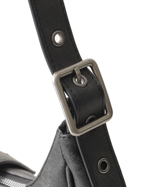 X-girl（エックスガール）の「DISTRESSED FAUX LEATHER BELT HAND BAG（ハンドバッグ・レディース・ブラック/ブラウン・ONE SIZE）」の9枚目の写真